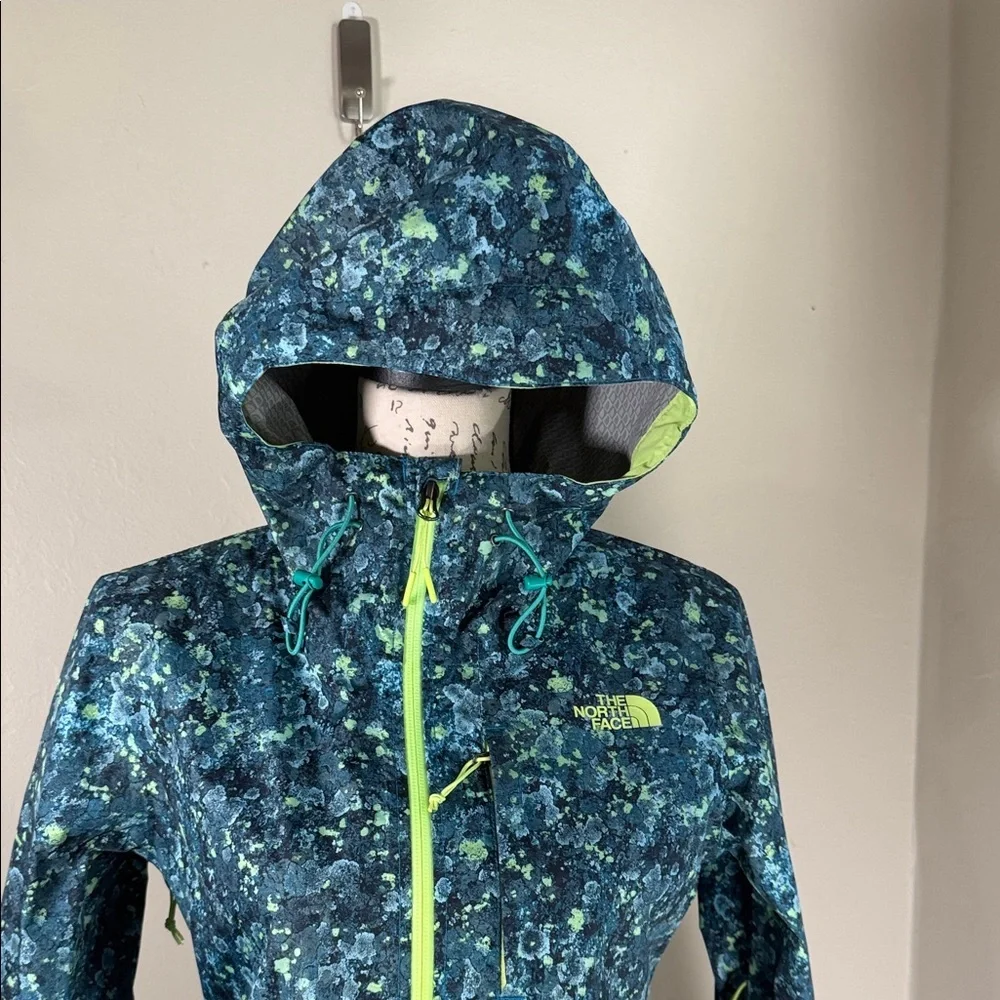 The North Face Women's Floral Pattern Ski Jacket - Picture 2 of 11